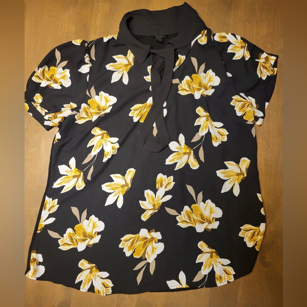 RW&CO. Black Tie-Neck Blouse with Yellow Floral Print